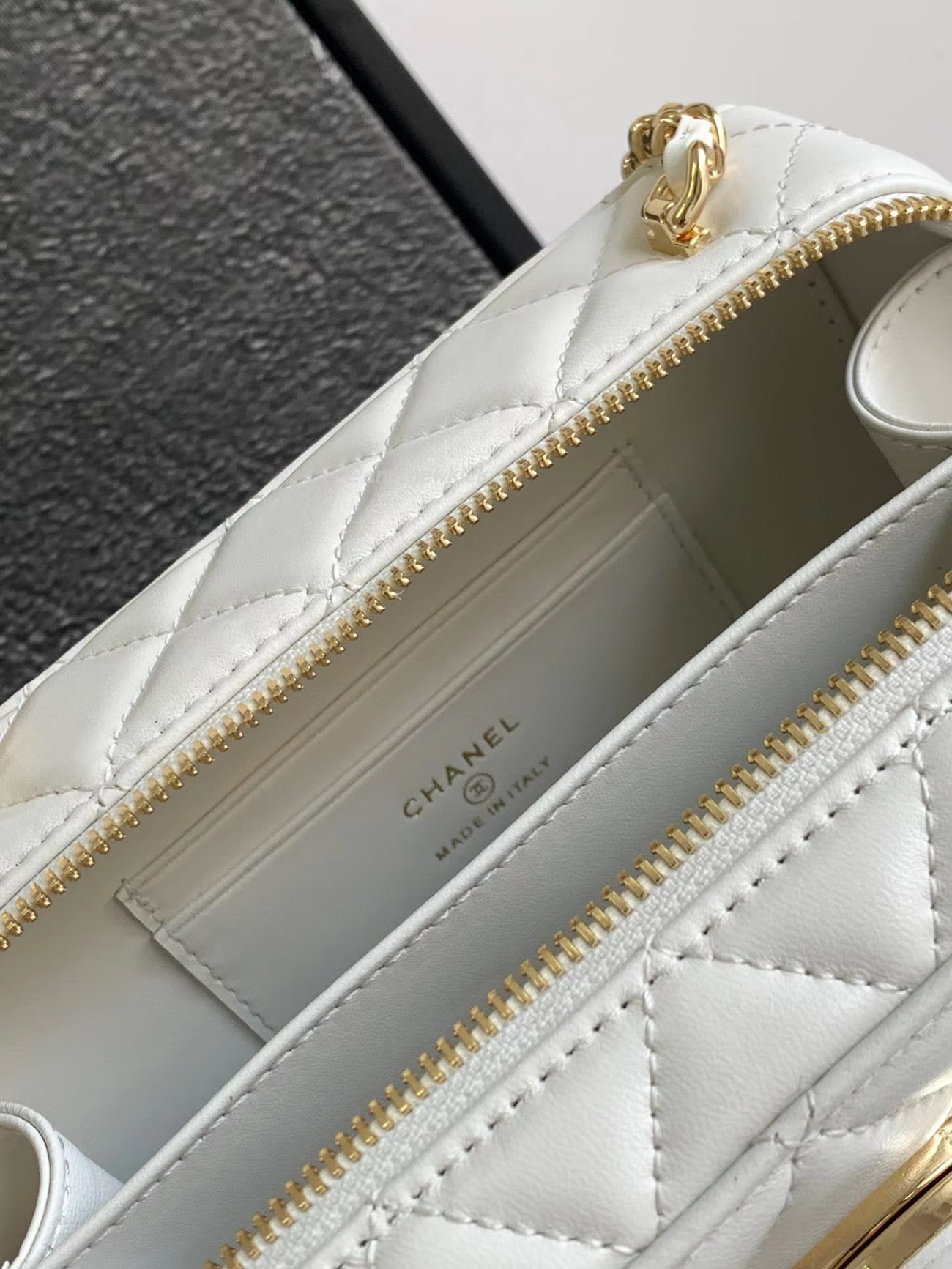 Chanel Camera Bag Lambskin White As4817 B16255 10601 (8) - www.newkick.vip